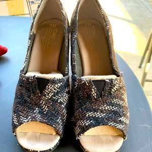 Toms wedges